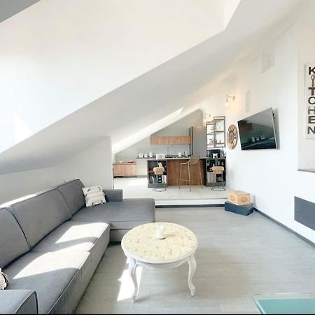 Mansarda Vista Mare A Zinola Apartment Савона Екстериор снимка